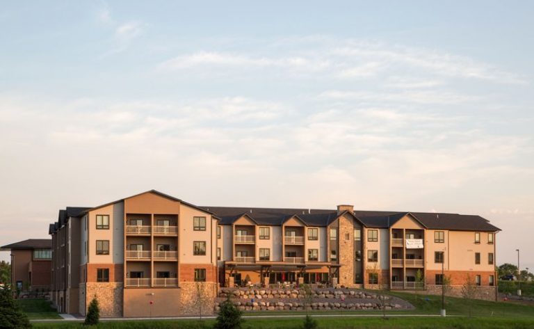 KIngsPath Sr Living 768x473