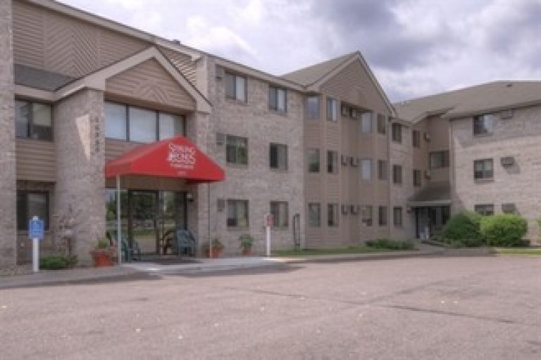 sterling ponds apartments 768x512